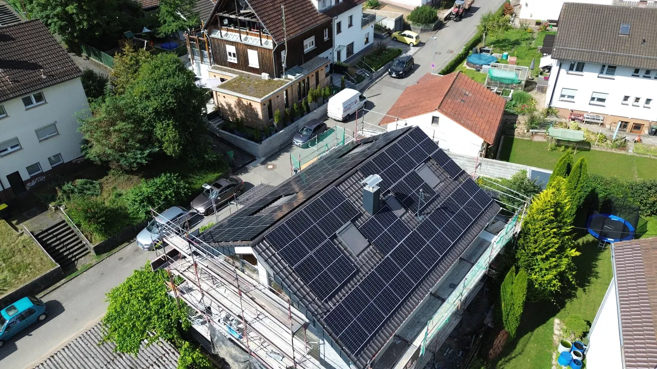 Photovoltaik-Anlage auf einem Einfamilienhaus in Mosbach